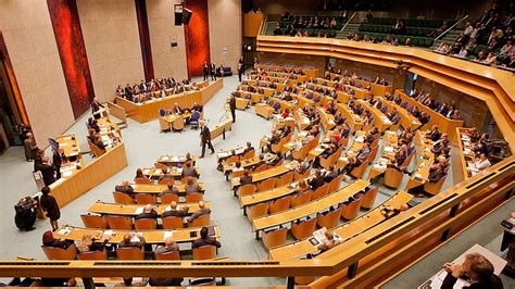 Lees op deze pagina de huidige kamerleden die actief zijn in de tweede kamer voor het cda. Tweede Kamer eist onafhankelijk onderzoek naar vliegramp ...