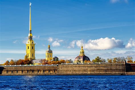 It has about 4 and a half million inhabitants. St. Petersburg ist das Trendziel der kommenden Monate