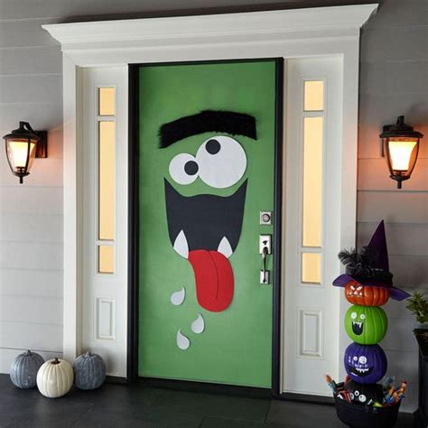 25 Halloween Front Door Décorations That Youll Love Shelterness
