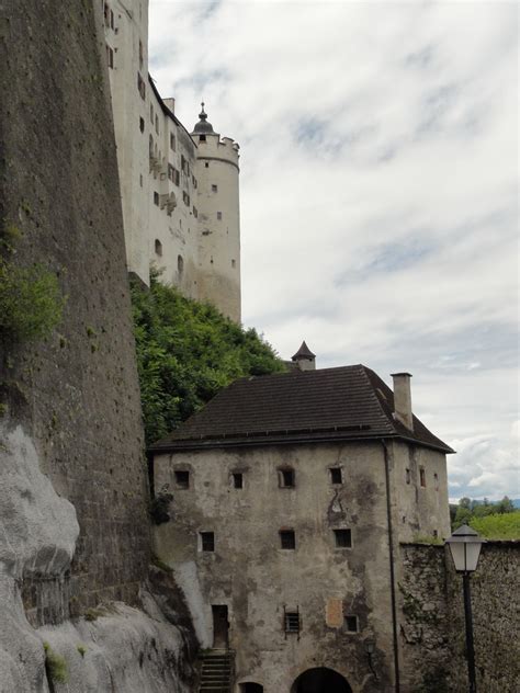 Besuch in der Festung Hohensalzburg hoch über der Stadt ...
