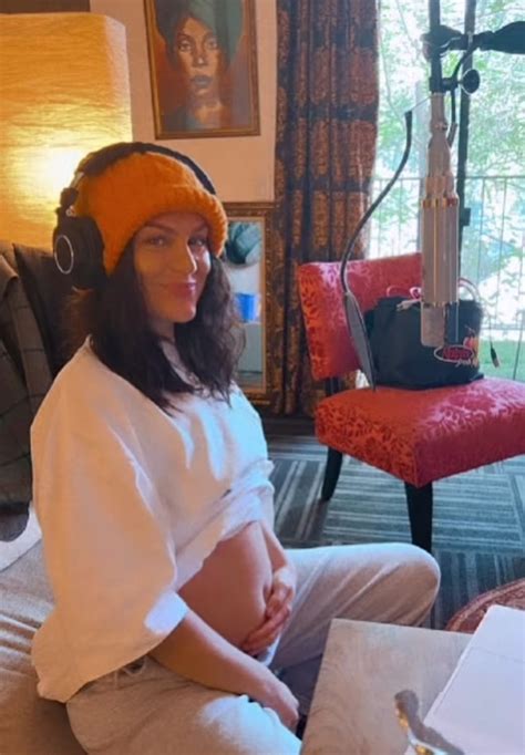 pregnant jessie j breaks into tears as she complains about morning sickness small joys