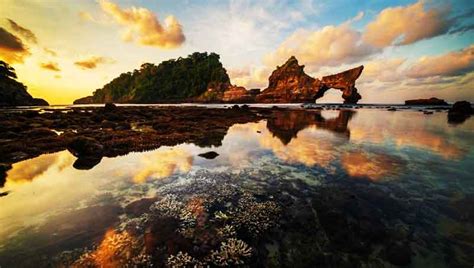 Pantai Atuh Spot Terbaik Melihat Sunrise Di Nusa Penida