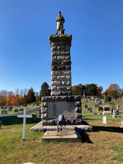Soldiers Monument Mt Hope Cemetery Sidney Il Soldiers Flickr