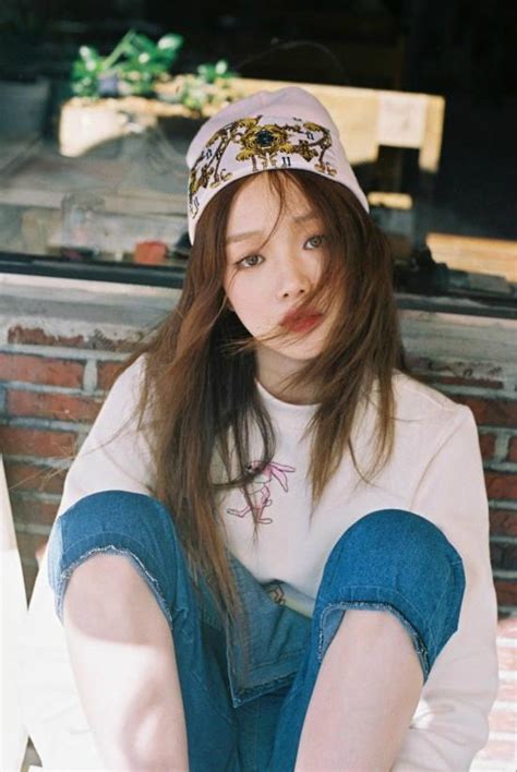 Lee sung kyung is a south korean actress and model. Lee Sung Kyung Searches for Happiness in Her Nostalgic ...