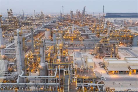 Saudi Aramco I Total Wybudują Gigantyczny Kompleks Petrochemiczny