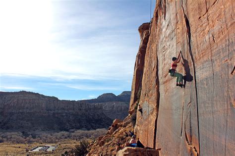 A Beginners Guide To Trad Climbing Evo Rock Fitness