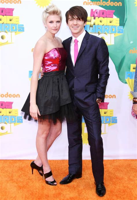 Many of the fans who love them were confused about ethnicity. Drake Bell Girlfriend 2016 Dating Who is he Married to Wife