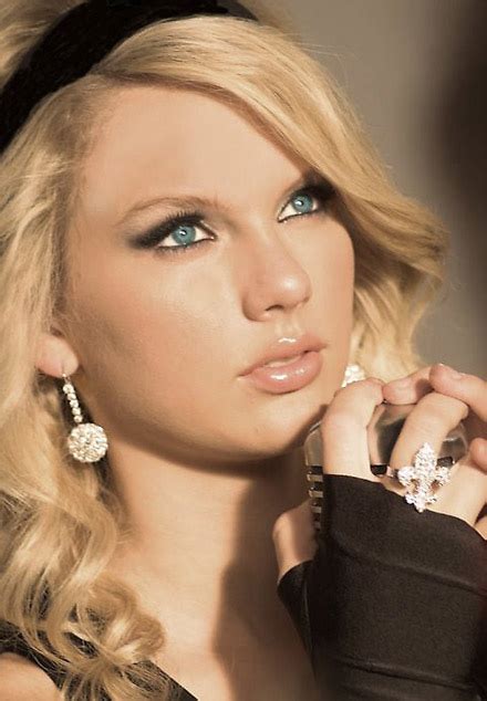 Sizzerbiz Photos Show Taylor Swift Before She Was Famous