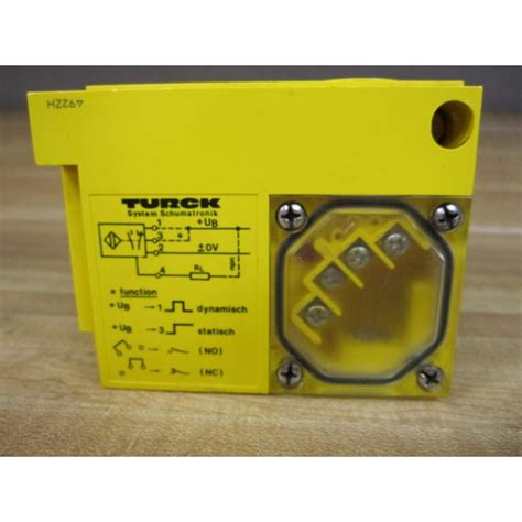 Turck 32 SR UN6X Proximity Switch Inductive Amplifier 32SRUN6X Used