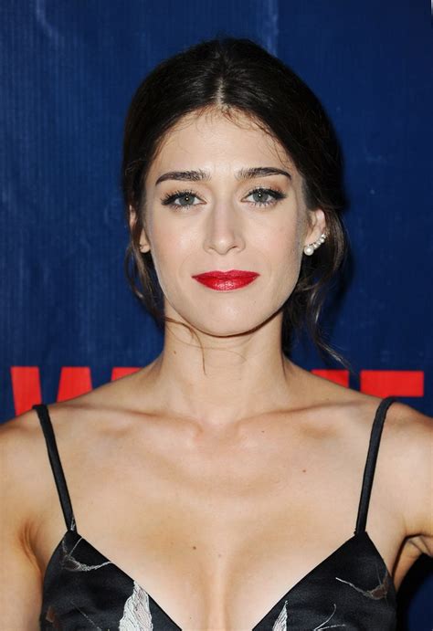 picture of lizzy caplan