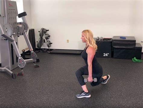Master The Curtsy Lunge And Curtsy Squat Form And Benefits For Defined Legs