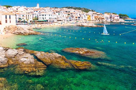 Groot aanbod hotels aan of nabij het strand inclusief vervoer tegen de beste prijzen. Vakantie Catalonië - Zonvakantie in het groene Spanje | TUI