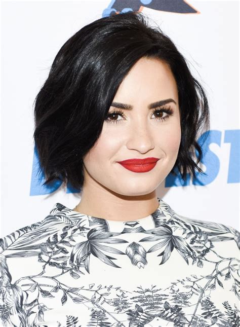 Demi Lovato Shares Gorgeous No Makeup Selfie Demi Lovato Hair Demi Lovato Short Hair Hairstyle