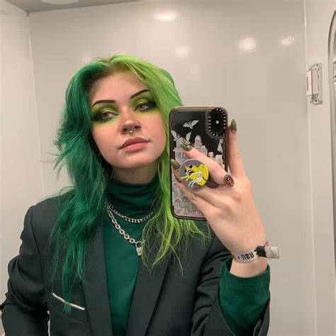 Going Green With Your Hair How To Rock A Bold New Look Dyed Hairstyle Green Hair Dye Green