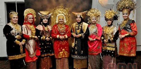 Pakaian Adat Dari Daerah Sumatera Barat