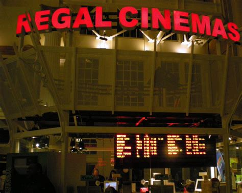 Regal Cinemas Box Office And Lobby Of The Gallery Place Re Flickr