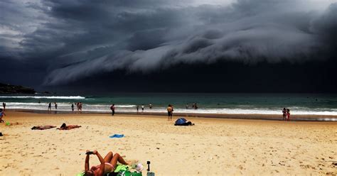 Watch Stunning Bondi Beach Tsunami Cloud Storm Into Sydney Amid