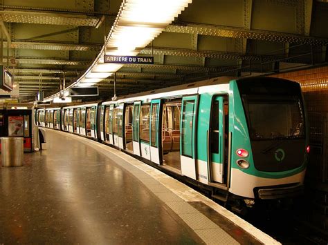 Rame Mf 01 à La Station Nation Metro Paris Métro Parisien Paris