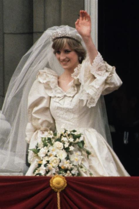 princess diana s wedding dress every detail of princess diana s iconic wedding gown