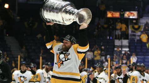 Phil Kessel Eats Hot Dogs Out Of The Stanley Cup Like A Boss