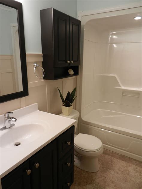 This neutral bathroom matched the beige paint to the floor's marble tile, then added subtle silver accents for a little bit of glam. Pin by Kristin Allen on Home - Bathrooms | Blue bathroom ...