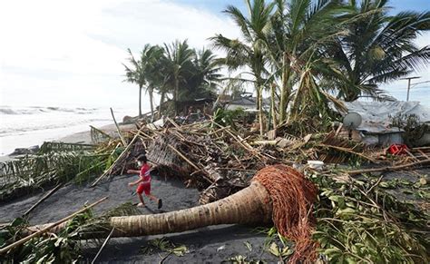 Philippine Typhoon Leaves At Least 12 Dead Pushing 300000 Houses
