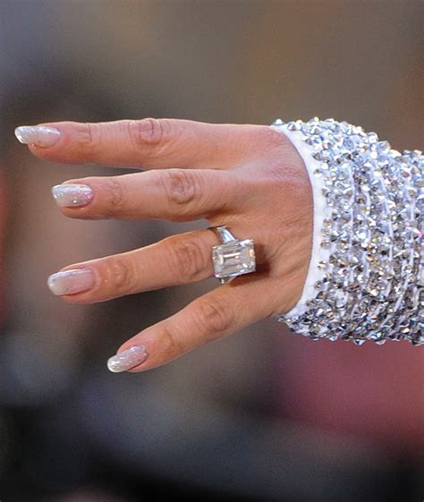Jennifer Lopezs ‘instyle Cover Not Wearing Engagement Ring