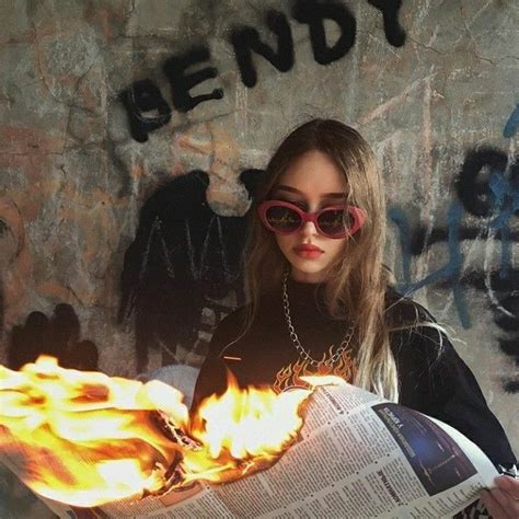 Pin By Constellatio On Photo In 2020 Aesthetic Girl Grunge