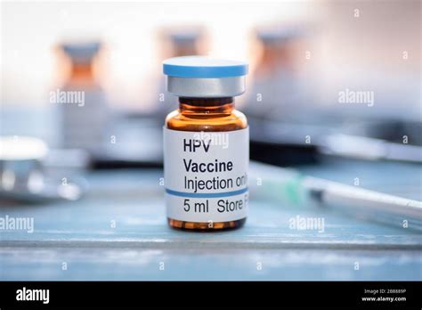 Médicos Que Muestran La Vacuna Contra El Virus Del Papiloma Humano Vph