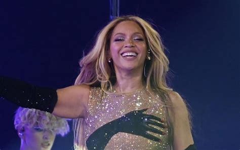 Beyoncé Thanks A Fan Who Has Been To 35 Of Her Concerts Video