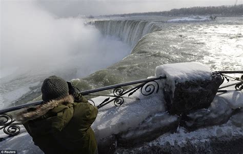 Spectacular Photographs Show The Moment Niagara Falls Froze In Polar Vortex