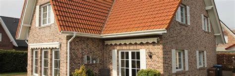 Alternativ können sie sich für bewegliche lamellen entscheiden, die stufenlos verstellt werden können. Haustyp Wesel, Landhaus Villa Einfamilienhaus, 4-Giebel ...