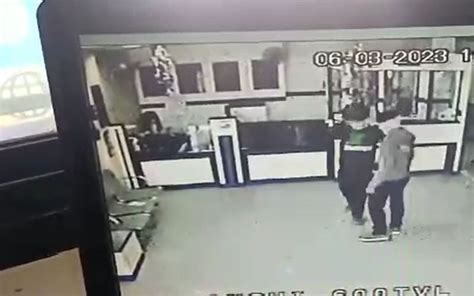 Watch Armed Bank Robbery Caught On Camera In Jaipur Rs 10 Lakh Robbed In 16 Min