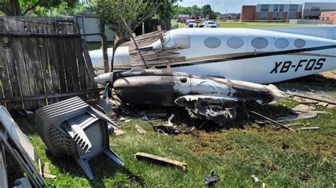 A Small Plane Crashes Into A Backyard In Houston All 4 People On Board