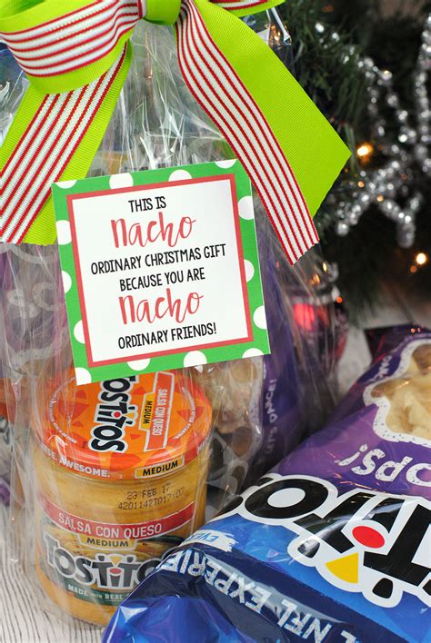 Want to create handmade christmas gifts but are running low on ideas? Funny Christmas Gift Ideas for the Neighbors: "Nacho" Gift ...
