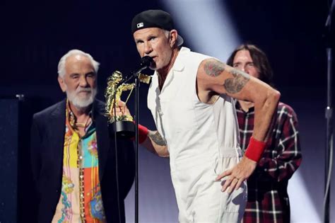 Red Hot Chili Peppers Chad Smith Honors Taylor Hawkins At Vmas