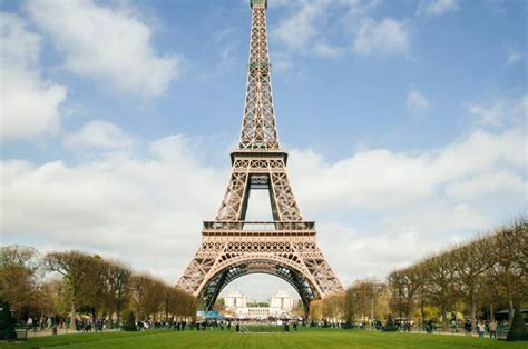 Wissenswertes Zum Eiffelturm Seine Farbe Seine Geschichte