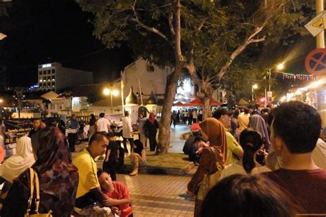 In the old days, itinerant nasi kandar vendors would carry the. Nasi Kandar Beratur in Penang |HungryGoWhere Malaysia ...