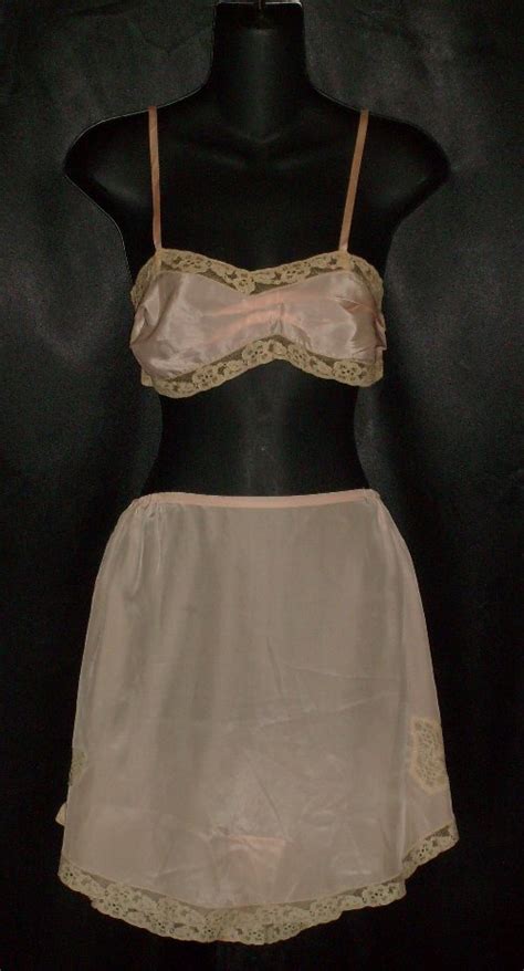 Very Vintage Bra And Panty Set Pink Girl Vintage Lingerie