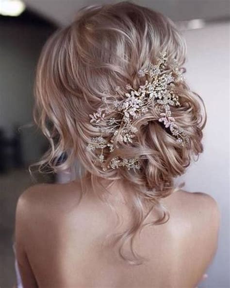 40 Inexpensive Beach Wedding Hairstyle Ideas To Try Right Now In 2020