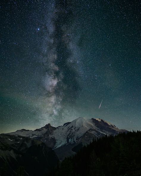 How I Got This Photo Of The Perseids Meteor Shower Over Mount Rainier
