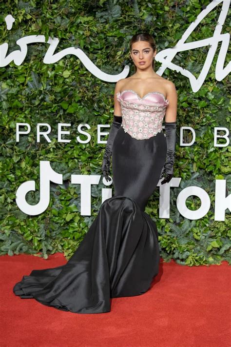 Addison Rae Wows In Chic Mermaid Gown At Fashion Awards 2021