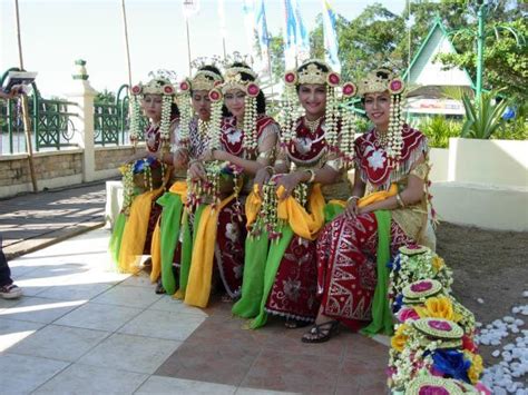 We did not find results for: The Doel In Smama: Macam Tarian Banjar