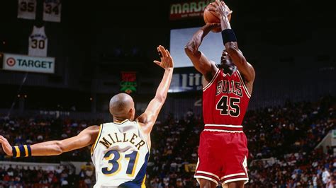 Legendary Moments Michael Jordan Returns To Nba In 1995 After 17 Month