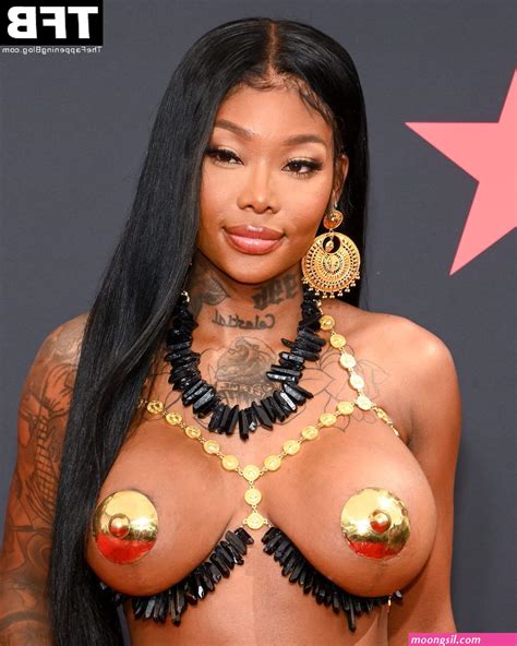 Summer Walker Flaunts Her Nude Tits At The Bet Awards Porn Pics