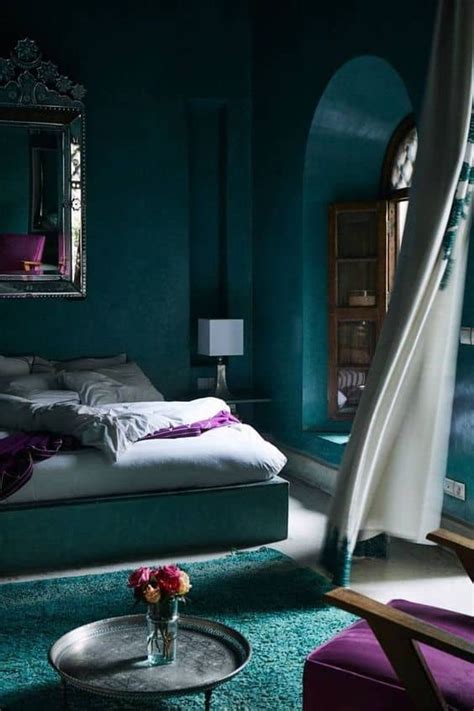 28 Peacock Bedroom Decor Ideas To Tickle Your Fancy