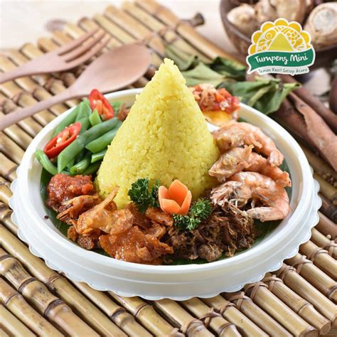 Lihat juga resep telor berwarna untuk hiasan tumpeng atau ultha enak lainnya. Download Gambar Nasi Kuning Tumpeng Mini - Gambar Makanan