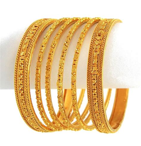 9 Simple Look Plain Gold Bangles Designs From India