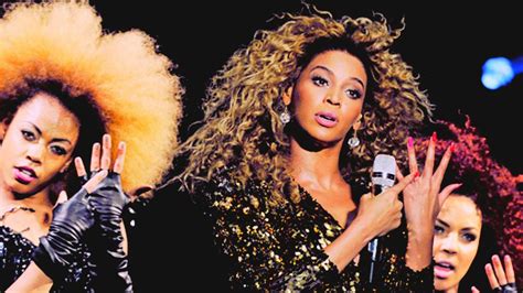 Beyonce - Single Ladies live at Glastonbury - YouTube