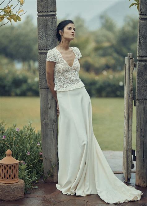 They may be the perfect choice if you feel that a conventional wedding dress is not your thing. 30 Non-Traditional Wedding Dresses We Love | Woman Getting ...